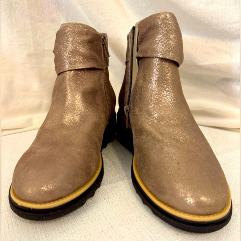 Clarks Collection Sharon Salon Pewter Metallic Ankle Boots (Size US 6.5M)